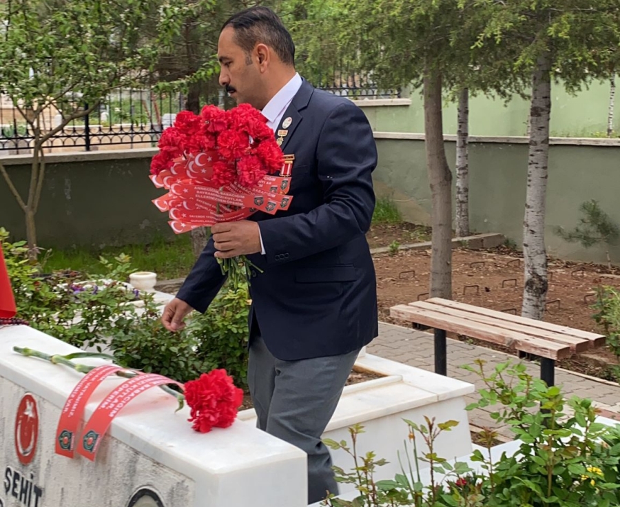 Kurban Bayramı arifesinde şehitlikler ziyaret edildi