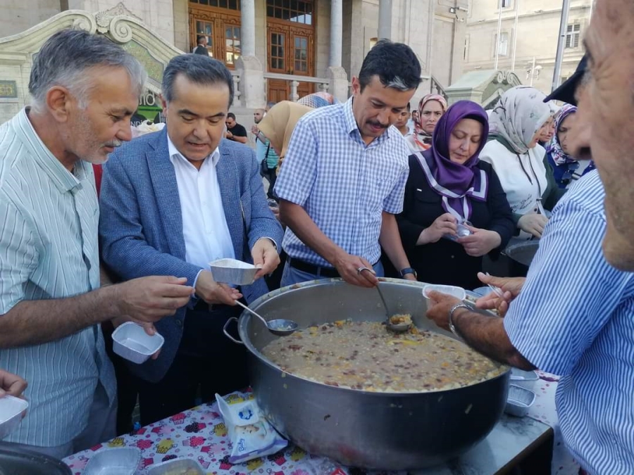 AK Parti aşure dağıttı, birlik beraberlik mesajı verdi