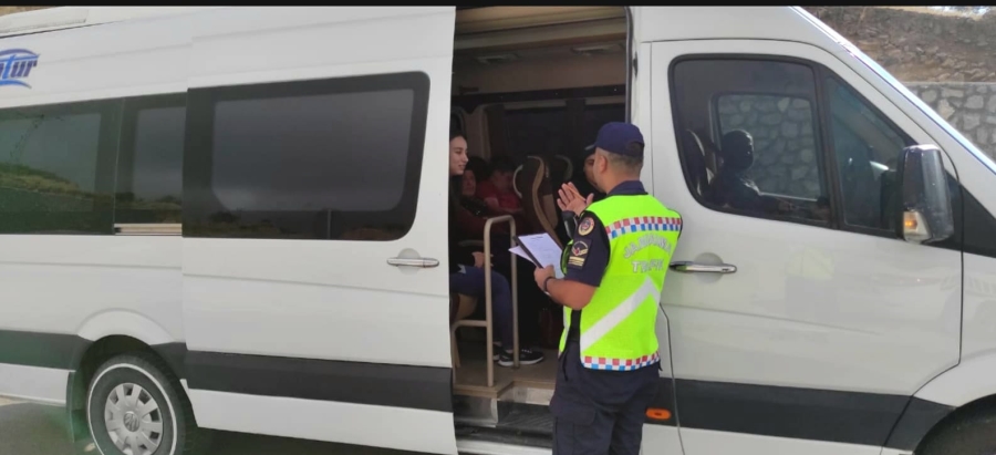 Aksaray Jandarmadan okul servislerine sıkı denetim
