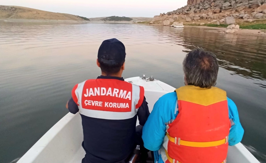 Mamasın barajında kaçak ağ denetimi 