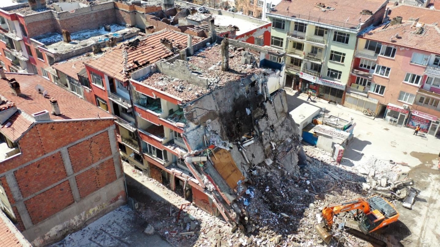 Kentsel dönüşüm projesinde 66.yapının yıkımı gerçekleştirildi 