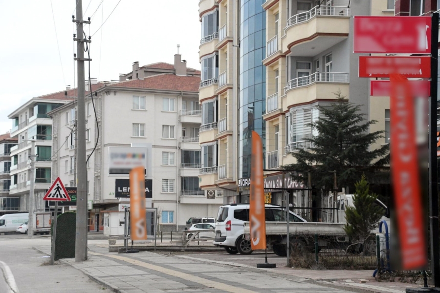 Belediye gelişigüzel asılan tabelalar için uyardı! Yasal işlem uygulanacak 