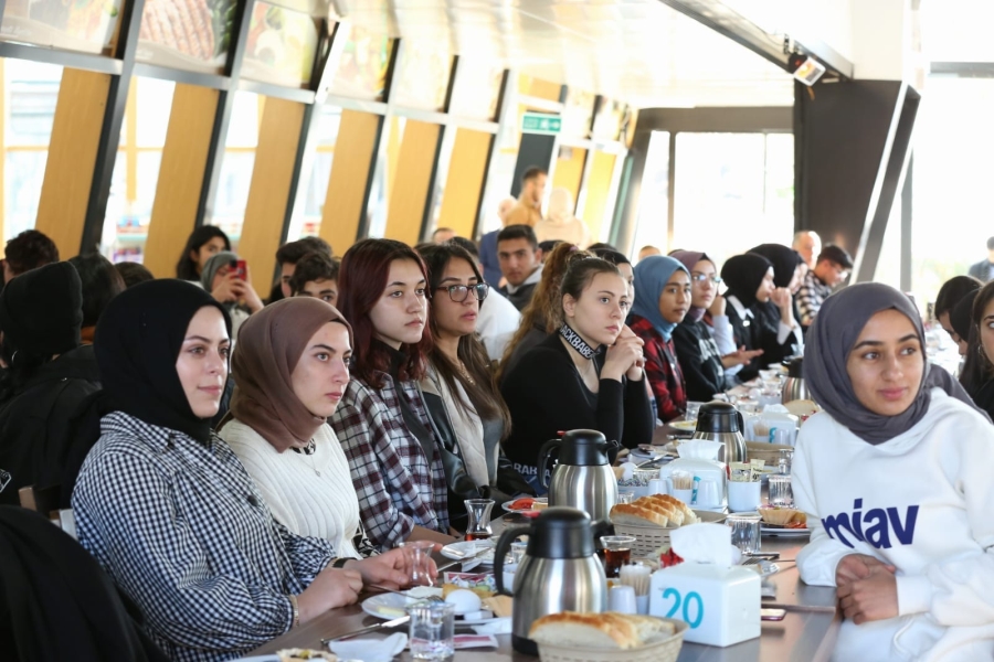 Başkan Dinçer gençlerle bir araya geldi