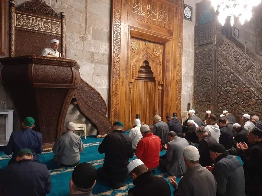 Eller Sabah Namazında Mehmetçik ve Filistinli Mazlumlar için Semaya Kalktı