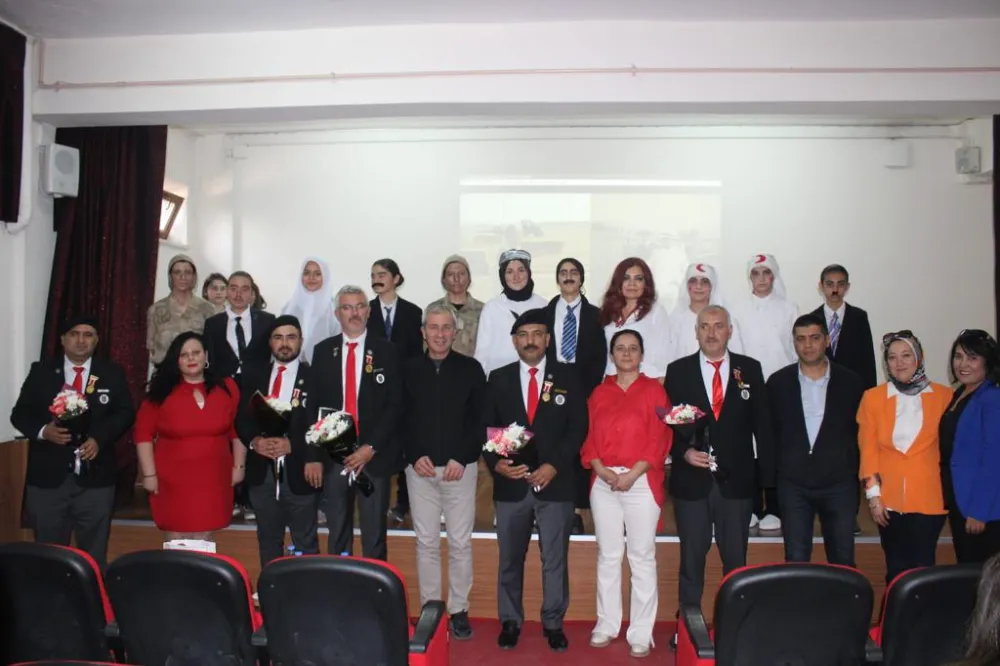 Şehit babaları ve Gaziler öğrencilerle buluştu