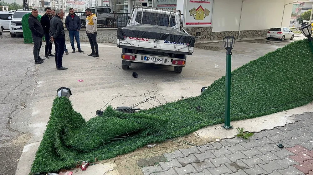Direksiyon başında yüksek tansiyon atağı geçiren sürücü kaza yaptı