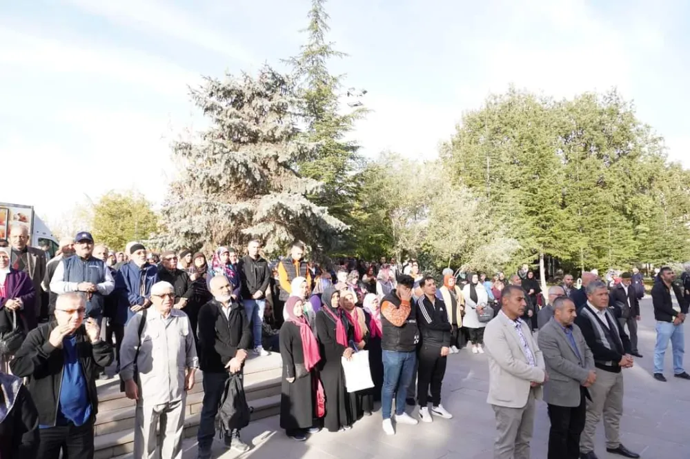 Umreci kafilesi dualarla uğurlandı.