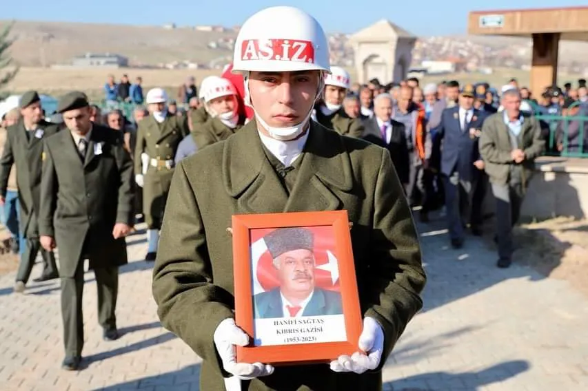 Vefat eden Kıbrıs gazisi son yolculuğuna uğurlandı