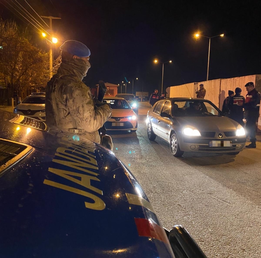 Çeşitli suçlardan aranan 454 şahıs yakalandı 