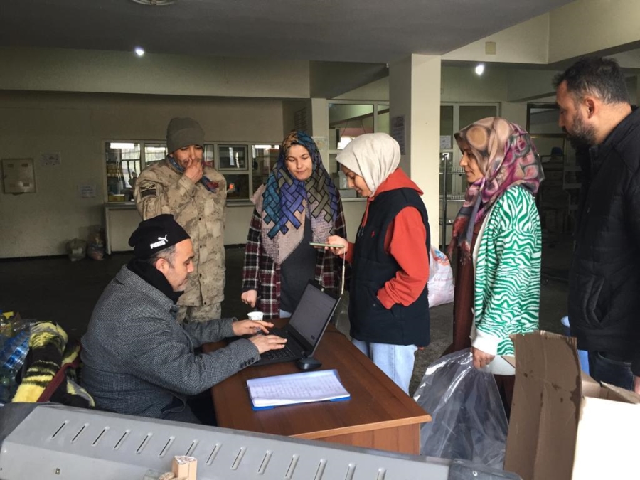 Vefa Marketler vatandaşlarını ihtiyacını ücretsiz karşılıyor
