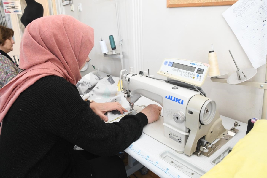 AKMEK  depremzedeler için yatak, yorgan, yastık ve çarşaf üretiyor