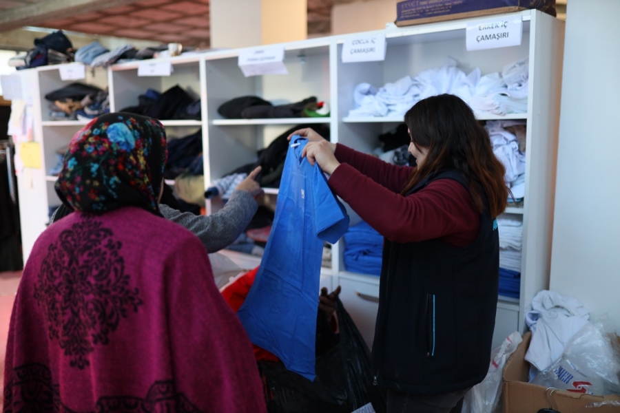 sosyal mağazalar  21 Bin 594 adet ürünle yaklaşık 10 bin depremzedenin ihtiyacını karşıladı