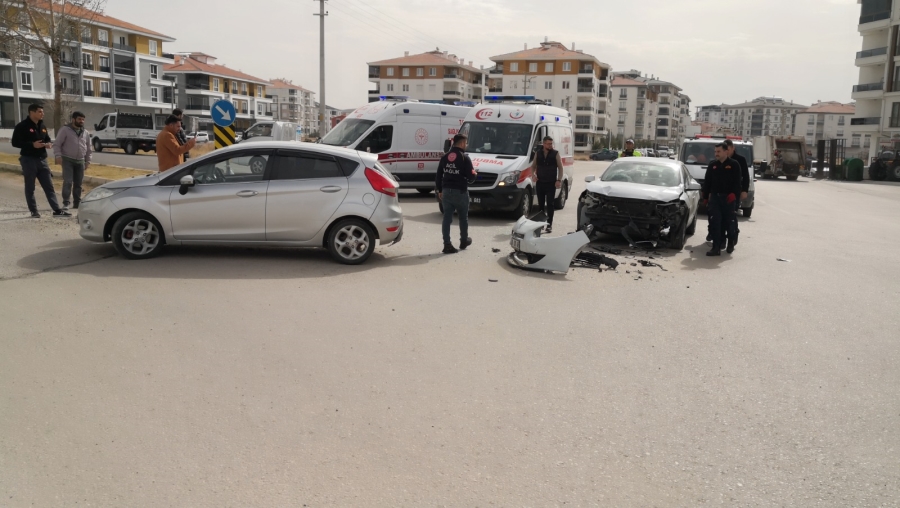 Aksaray’da 2 otomobil çarpıştı: 1 yaralı
