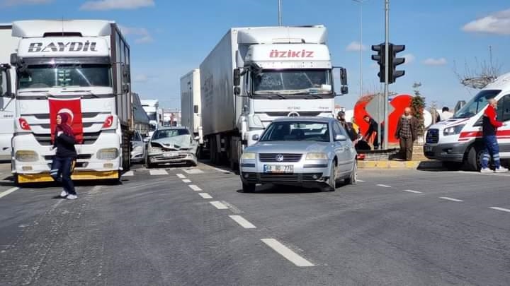Hatay’dan gelen depremzede aile kaza yaptı: 4 yaralı