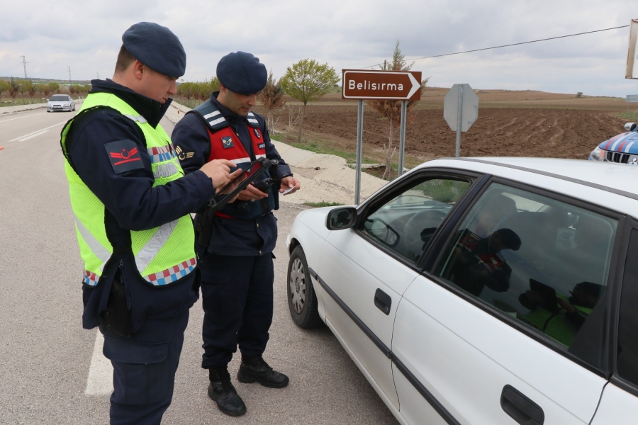 Jandarma ilçe, belde ve köy yollarında sıkı denetimde