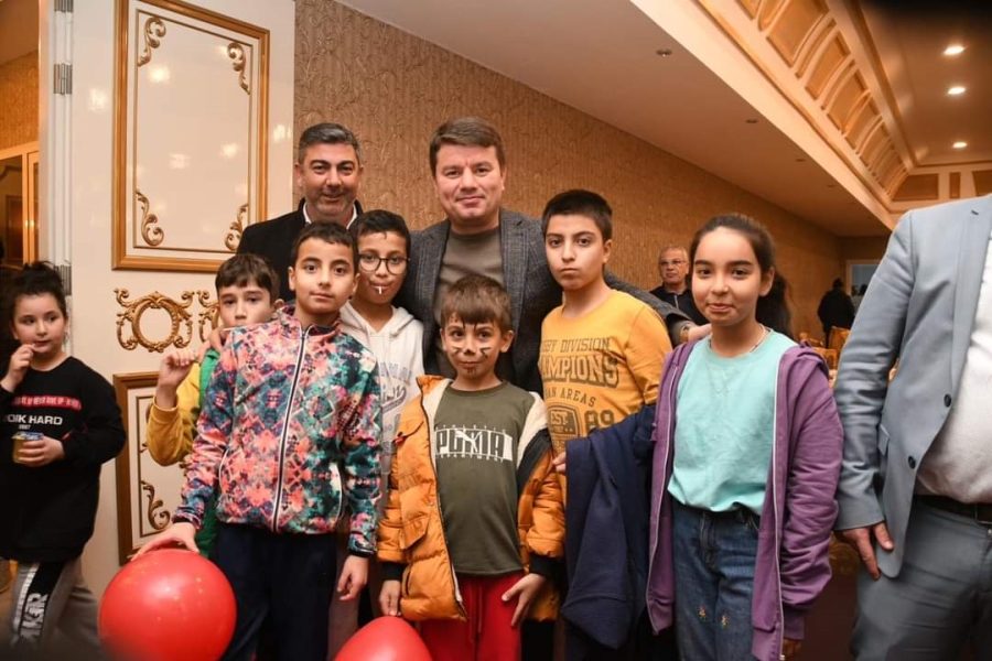 Başkan Dinçer depremzede ailelerle iftar yemeğinde buluştu