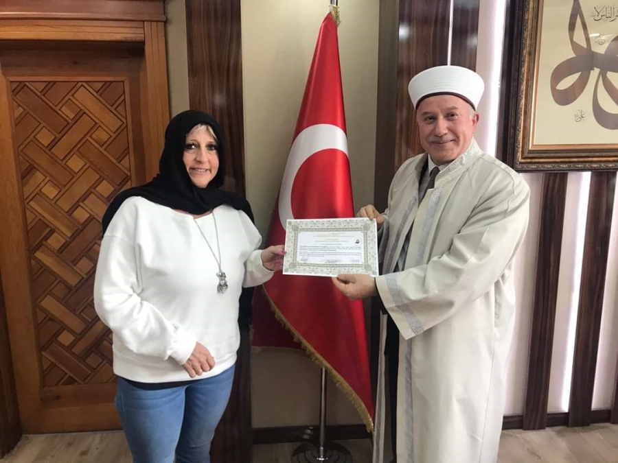 İngiltere vatandaşı Nicola Sarah Thompson Müslüman oldu