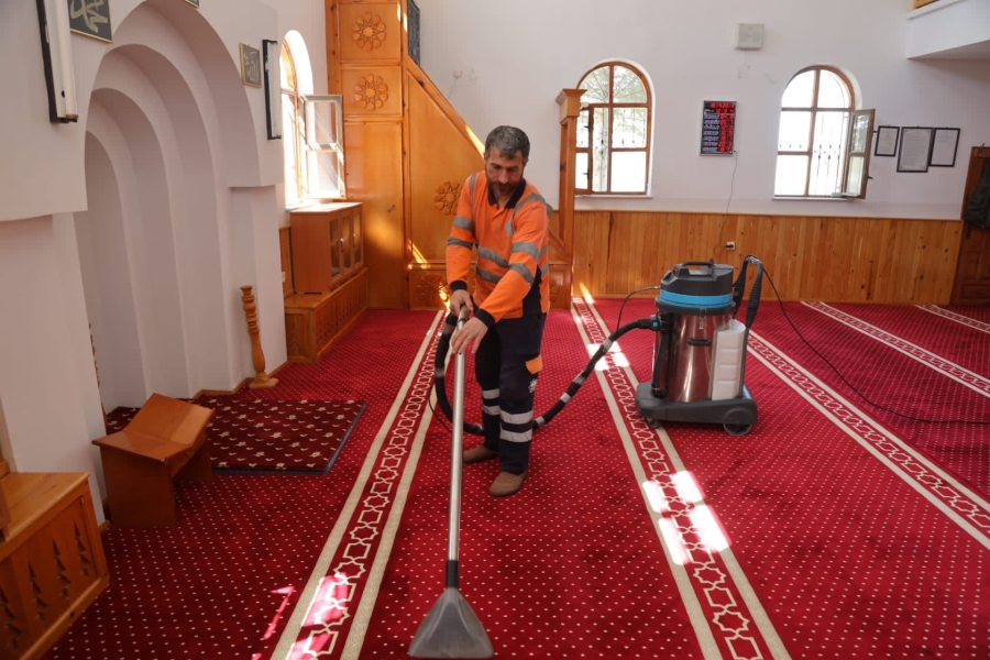 Camiler bayram namazına hazırlanıyor