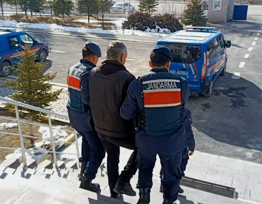 Kanepenin altından uyuşturucu çıktı