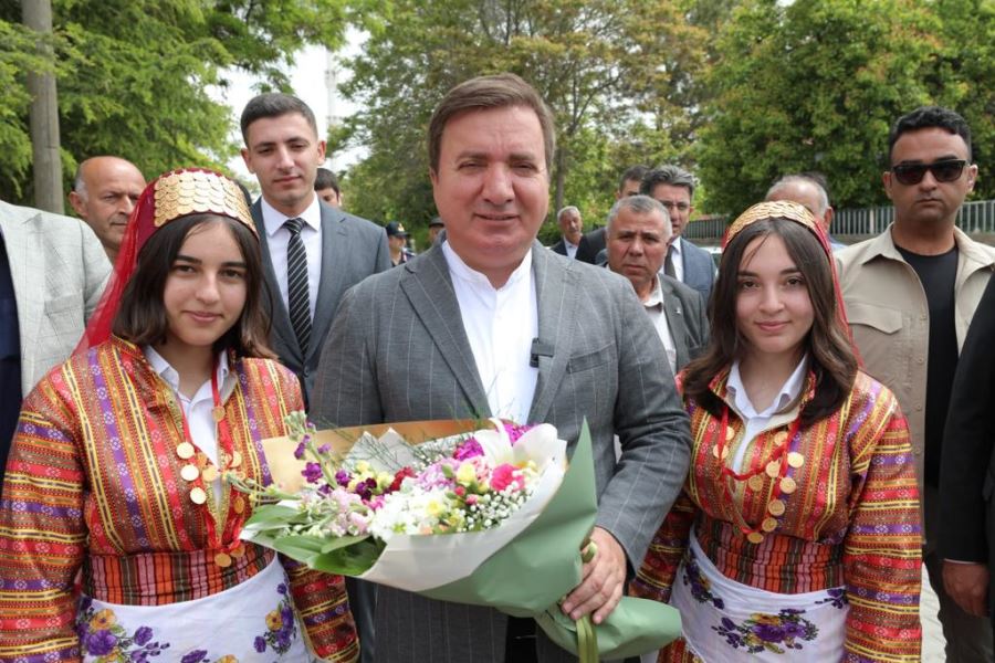 Öğrenciler deprem bölgesindeki kardeş okulları için kermes düzenledi