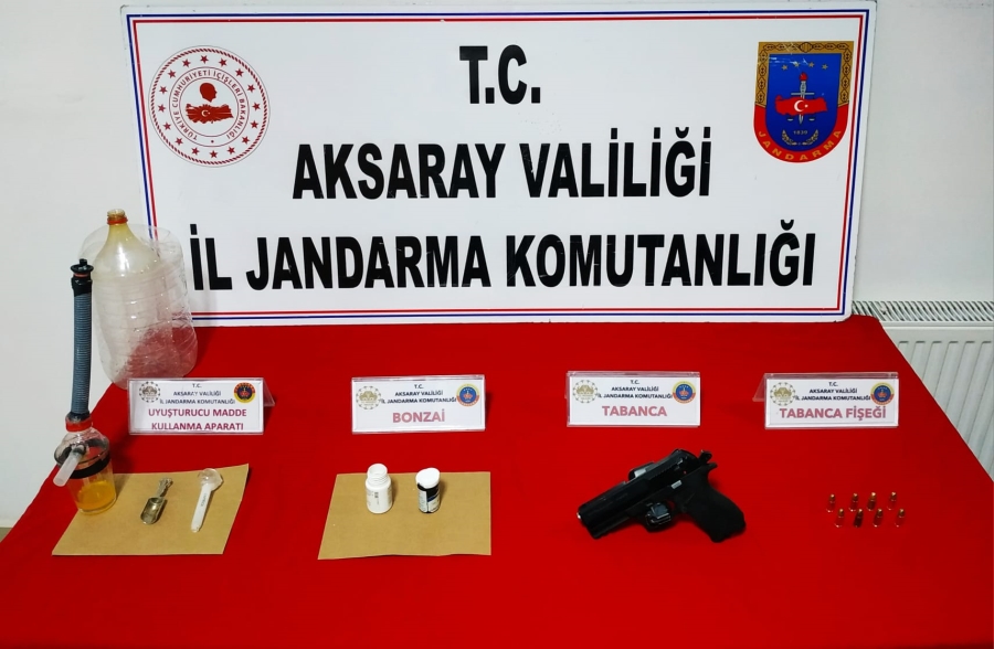 Jandarma 5 ayrı suçtan aranan kişiyi yakaladı 