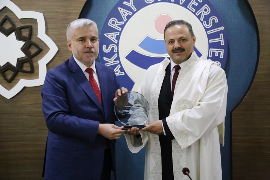 Rektör Alpay Arıbaş göreve başladı 