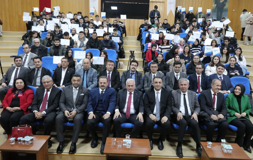 İş Kulübü Eğitimi Programına katılan 140 öğrenciye düzenlenen törenle sertifikaları verildi
