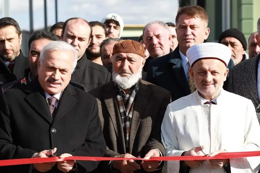 İnşaatı tamamlanan Halisağa Camii ibadete açıldı.