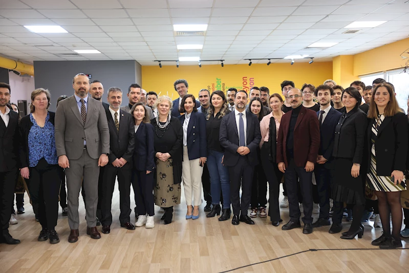 Demirören Medya Lisesi’nden unutulmaz Öğretmenler Günü etkinliği