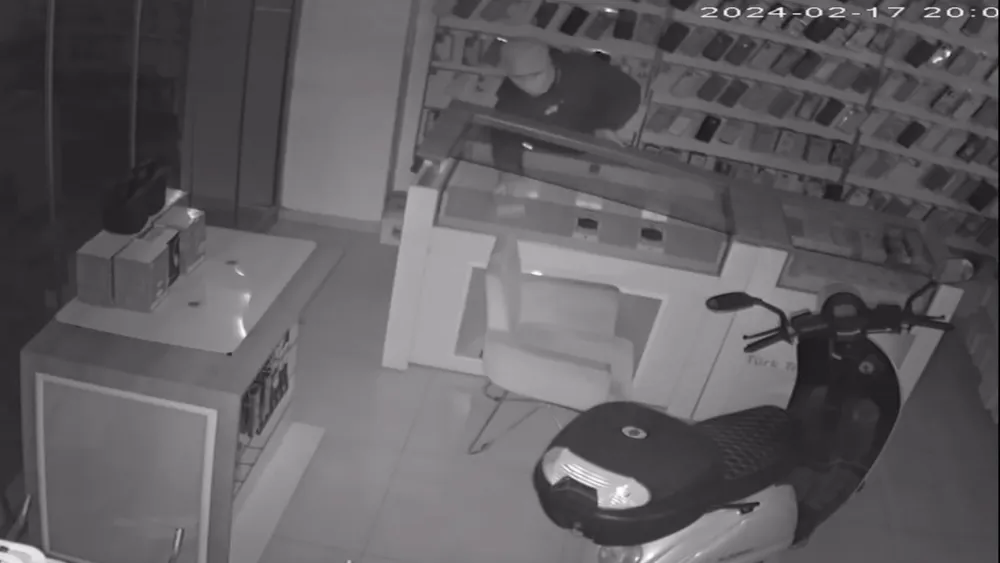 Cep telefonu mağazasından hırsızlık yapan şahıs tutuklandı