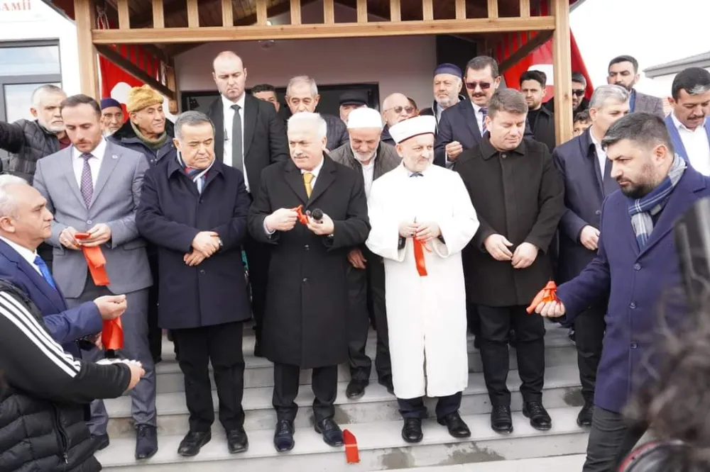 Gazze Cami Dualarla İbadete Açıldı