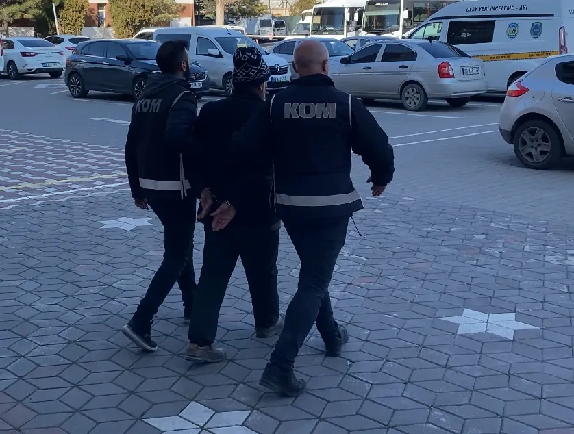 22 ayrı suçtan yakalama kararı olan şahıs tutuklandı 