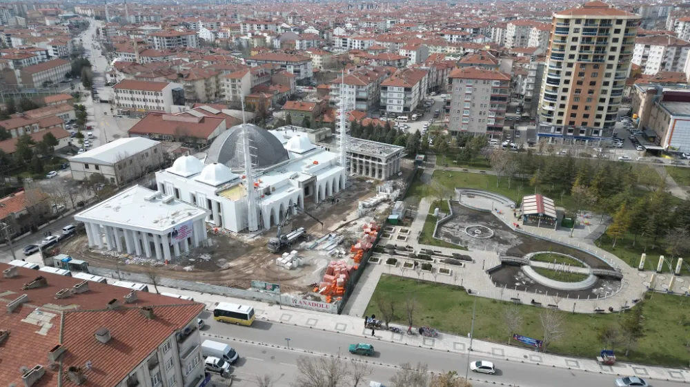 Belediye Başkanı Dinçer: Şehrimizin en büyük meydanını yapıyoruz 
