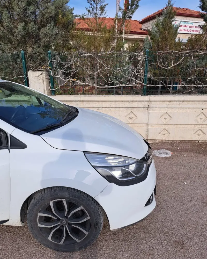 Otomobilin ön camına yorgun mermi isabet etti 