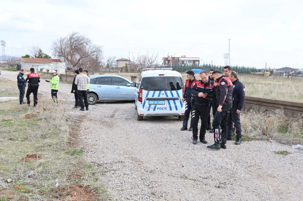 Uyuşturucudan aranan şahıs polisten kaçamadı 