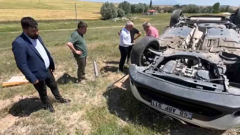 Yaralı sürücünün yardımına Vali ve Belediye Başkanı koştu 