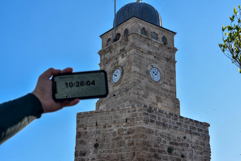  Çalınan tarihi saatin yerine takılan ikizinde 