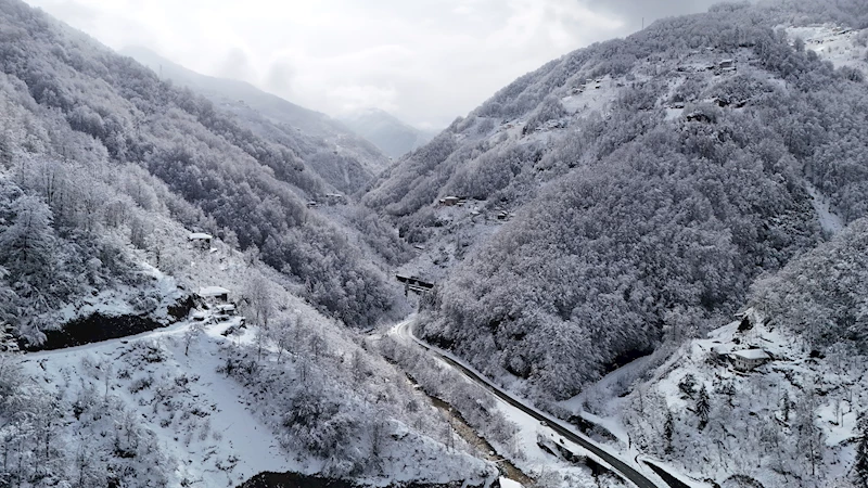 Trabzon ve Rize’nin yaylalarından kar manzaraları