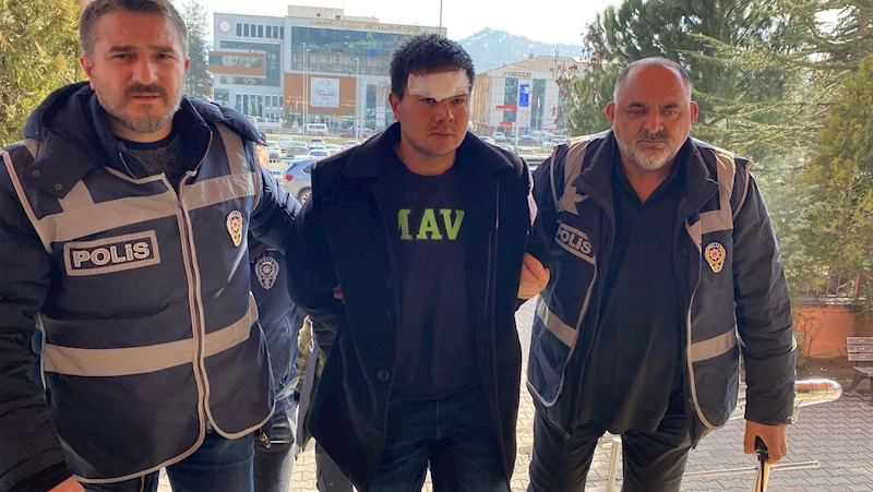 Kardeşi ve yengesini öldüren şüpheliyi bindiği taksinin şoförü yakalatmış