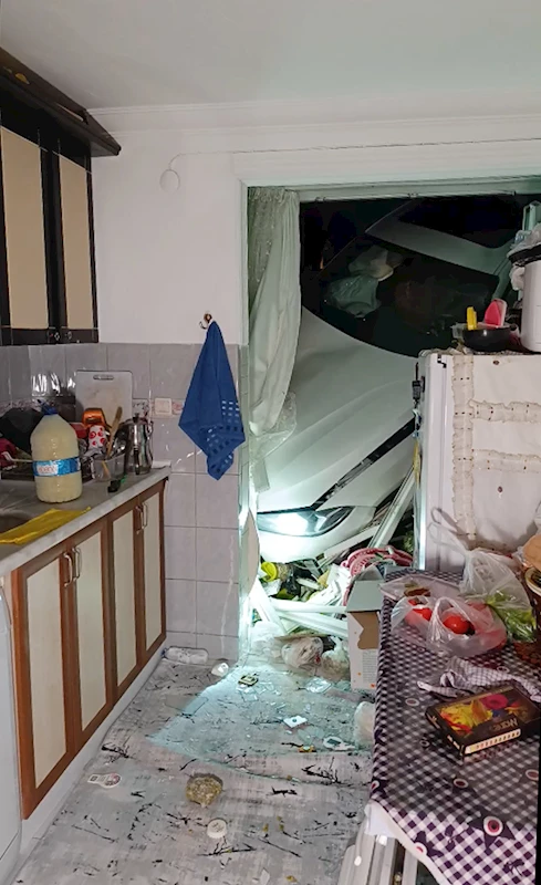 Uyuşturucu etkisinde gaza bastı, ortalık savaş alanına döndü