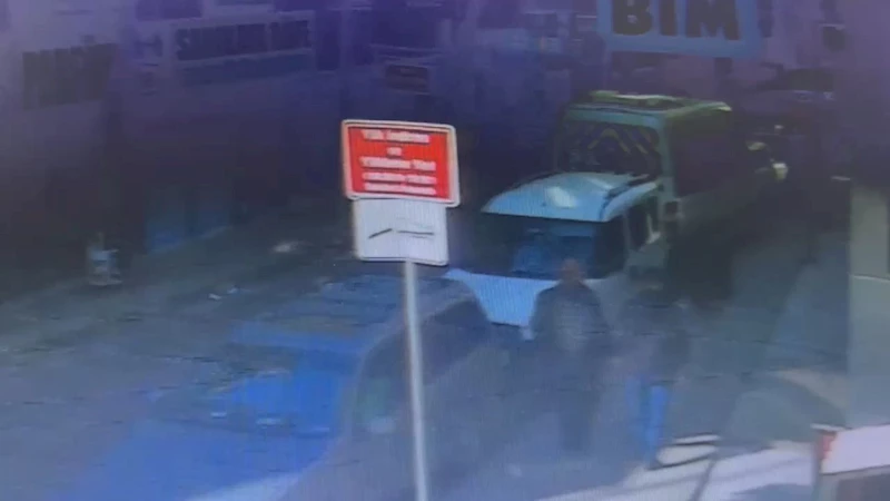 Otomobille yaklaşan saldırganların açtığı ateşte yaralandı (2)