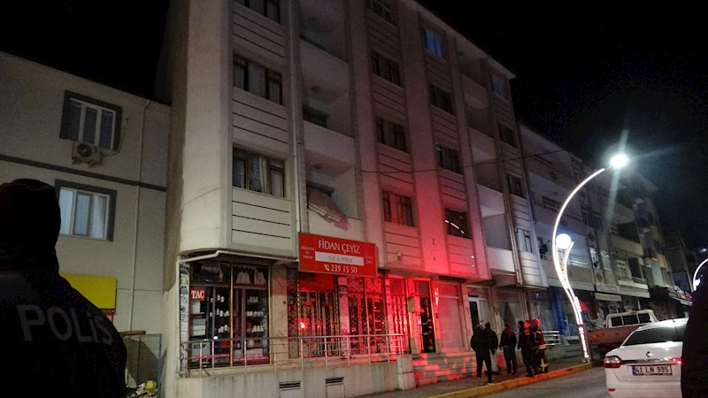 Banyoda bir anda dökülen fayanslar panik yarattı; 5 katlı bina tahliye edildi