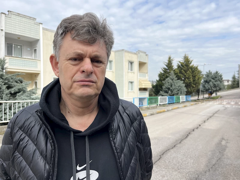 Kar yağışından sonra yarık büyüdü, istinat duvarında dökülme oldu; yolu trafiğe kapattılar/Ek fotoğraflar