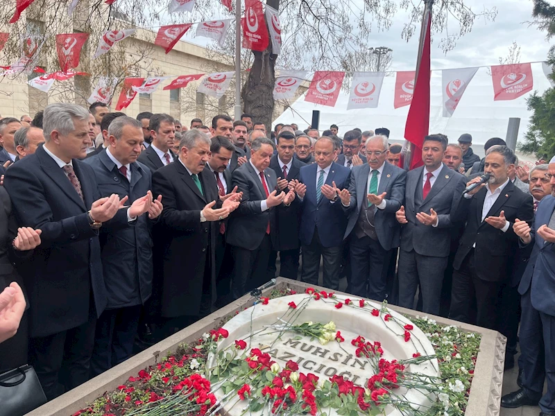 Muhsin Yazıcıoğlu, mezarı başında anıldı