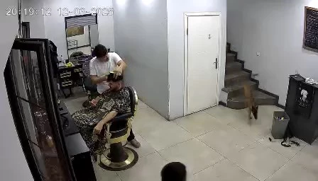 Köpek, kuaförde tedirginliğe neden oldu