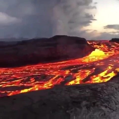 Kilauea Yanardağı lav püskürtmeye devam ediyor