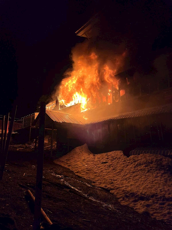 Uludağ’da otel yangını (1)