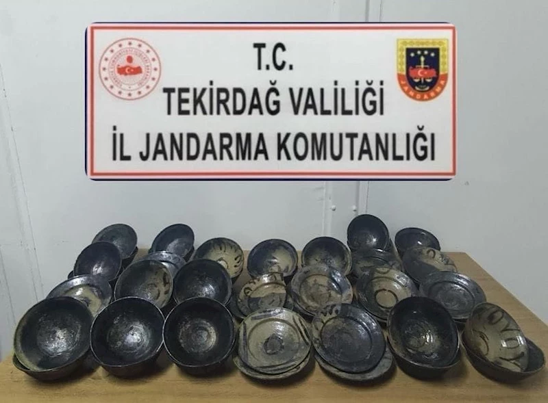 Teknede tarihi olduğu değerlendirilen 50 tabak ele geçirildi