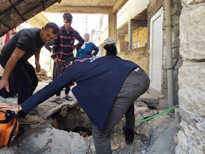 4 metre derinliğindeki kuyuya düşüp yaralandı