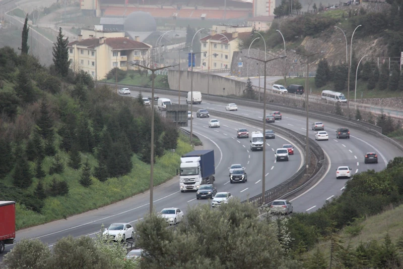 TEM Otoyolu Kocaeli geçişinde akıcı yoğunluk